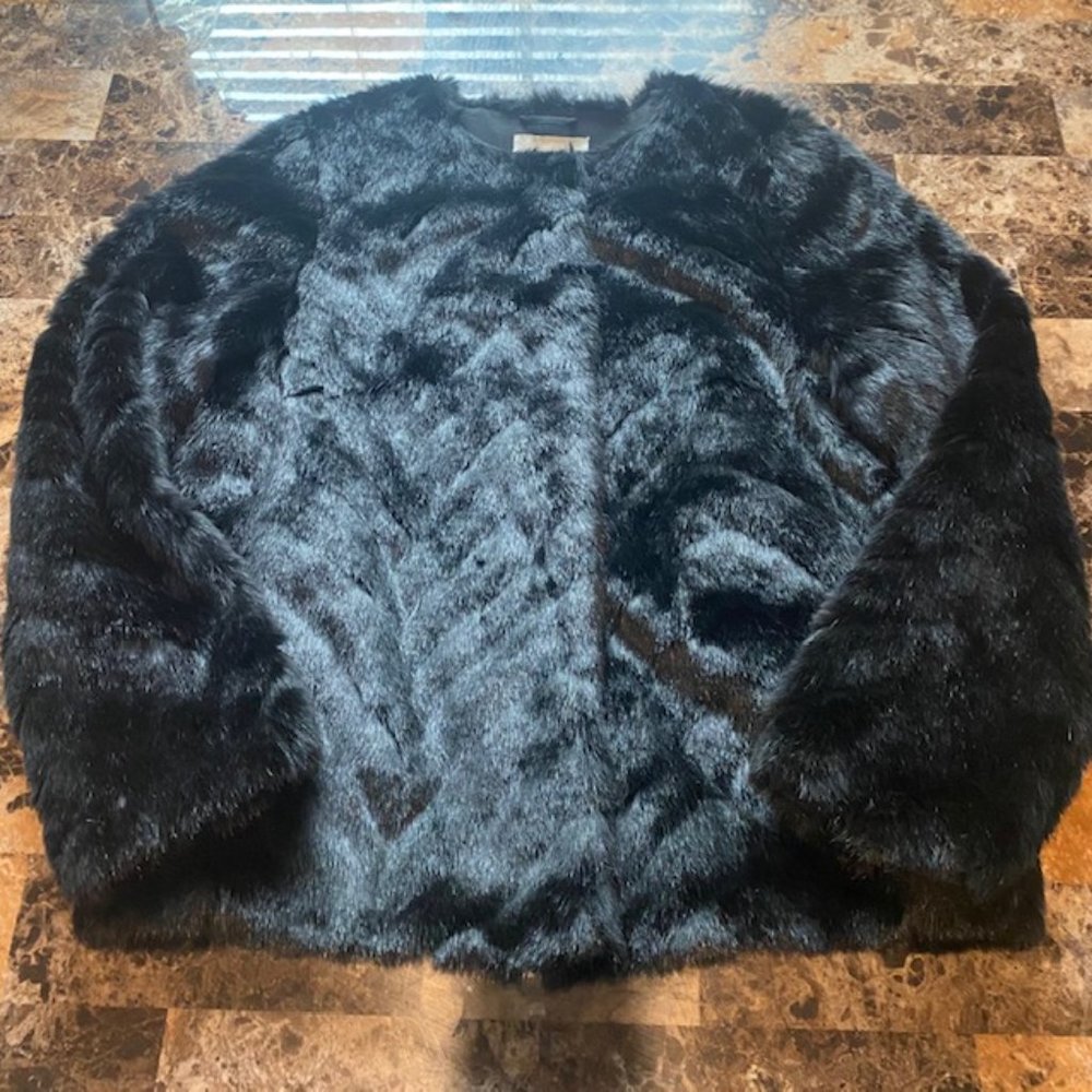 Women's Faux Fur Jacket - Small